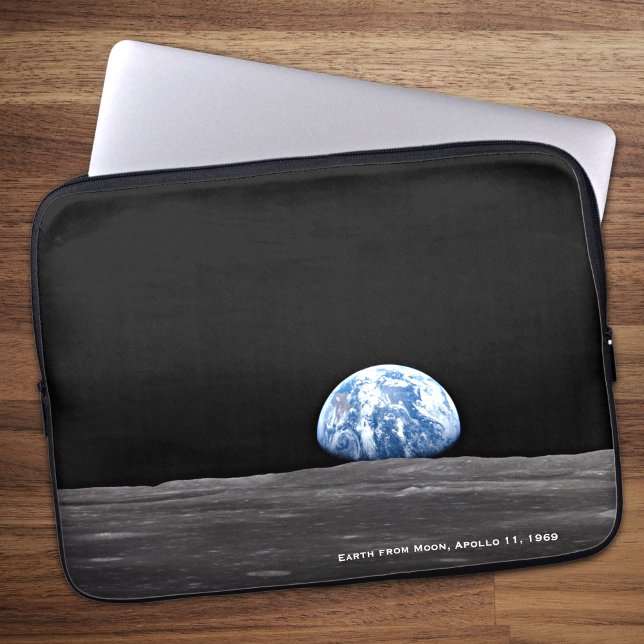 Earth Rising Over Moon, Apollo 11, 1969 Laptop Sleeve (Creator heeft geüpload)