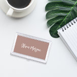 Earth Tone Terracotta Sketting Cursive Script Visitekaarthouder<br><div class="desc">Het elegante hoesje van het visitekaartje kenmerkt jouw naam,  titel,  of keus van verpersoonlijking in witte hand scripted het krullen op een rijke neutrale aardtoon terracotta achtergrond.</div>