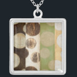 Earth Tone Wood Panel Painting with Circles Zilver Vergulden Ketting<br><div class="desc">Dit schilderij, creëer door Norman Wyatt, Jr., werd gemaakt met behulp van het Franse proces Giclee om inktdruppels op een canvas te spuiten. Verlies het verlies in de concentrische cirkels, het mengen van de kleuren van de aardtoon over het schilderij, of de blik van het houtpaneel van het stuk. Een...</div>