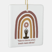 Earth-Toned Mindfulness Rainbow Yoga Design Keramisch Ornament (Rechts)