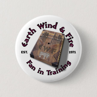 Earth Wind en Vuurventilator in training rondom Bu Ronde Button 5,7 Cm