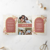 Earthy Boho Floral Pampas Cinnamon Roos Wedding Drieluik Uitnodiging (Binnen)