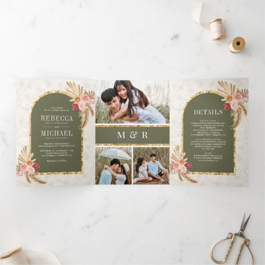 Earthy Boho Floral Pampas Sage Green Wedding Drieluik Uitnodiging (Binnen)