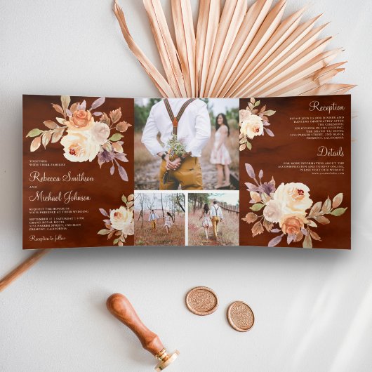 Earthy Dusty Peach Floral Terracotta Wedding Drieluik Uitnodiging