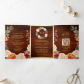 Earthy Floral Wreath QR Code Terracotta Wedding Drieluik Uitnodiging (Binnen)