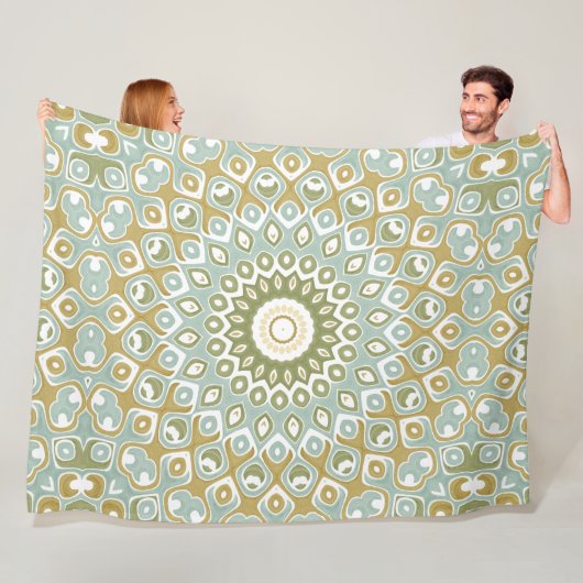 Earthy Mandala in Green, Gold, and Soft Blue Fleece Deken (In situ)
