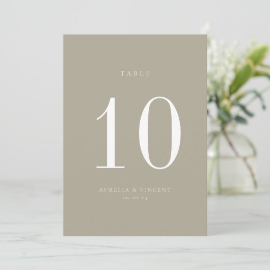 Earthy Sage Green Wedding Table Number Kaart (Staand voorkant)