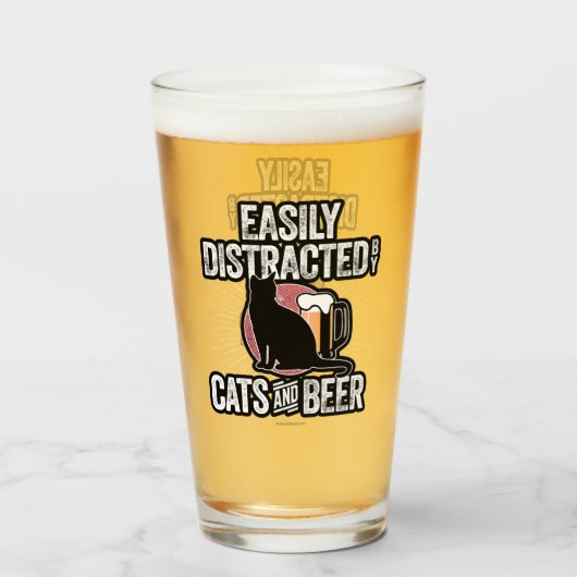 Easily Distracted by Cats and Beer Glas (Voorkant gevuld)
