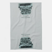 Easily Distracted by Classics Theedoek (Verticaal)