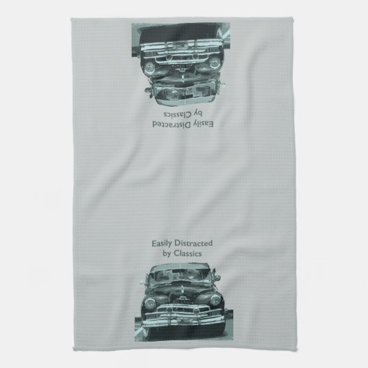 Easily Distracted by Classics Theedoek (Verticaal)