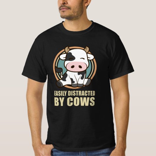 Easily Distracted By Cows | Cow Lover Gift T-shirt (Voorkant)