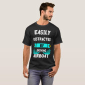 Easily Distracted By Driving Airboat Swamp Hydropl T-shirt (Voorkant volledig)