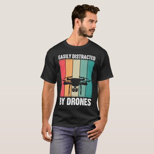Easily Distracted by Drones  Drone Pilot Enthusias T-shirt (Voorkant volledig)