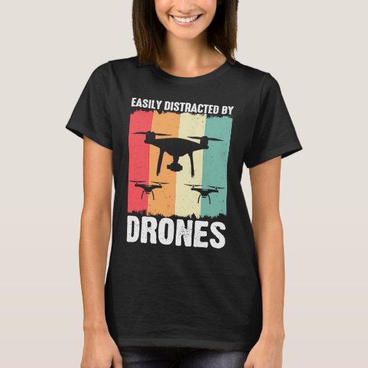Easily Distracted by Drones Drone Pilot Enthusias T-shirt (Voorkant)