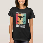Easily Distracted by Drones Drone Pilot Enthusiast T-shirt (Voorkant)