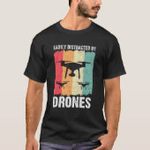 Easily Distracted by Drones Drone Pilot Enthusiast T-shirt (Voorkant)