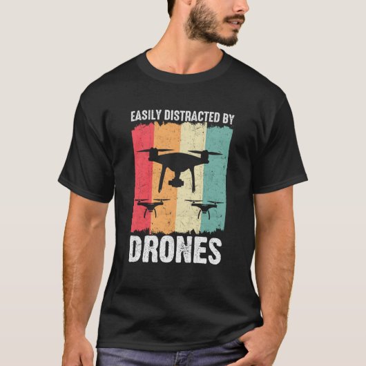 Easily Distracted by Drones Drone Pilot Enthusiast T-shirt (Voorkant)