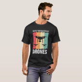 Easily Distracted by Drones Drone Pilot Enthusiast T-shirt (Voorkant volledig)
