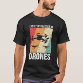 Easily Distracted by Drones Drone Pilot Enthusiast T-shirt (Voorkant)