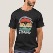 Easily Distracted by Drones Drone Pilot Enthusiast T-shirt (Voorkant)