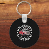 Easily Distracted By Fire Trucks Design Sleutelhanger (Voorkant)