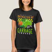 Easily Distracted By Garbage Trucks Funny Truck Lo T-shirt (Voorkant)