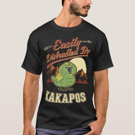 Easily distracted by Kakapos Night Parrot Kakapo T-shirt (Voorkant)