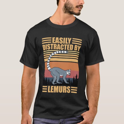 Easily Distracted By Lemurs funny T-shirt (Voorkant)
