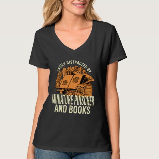 Easily Distracted By Miniature Pinscher And Books  T-shirt (Voorkant)