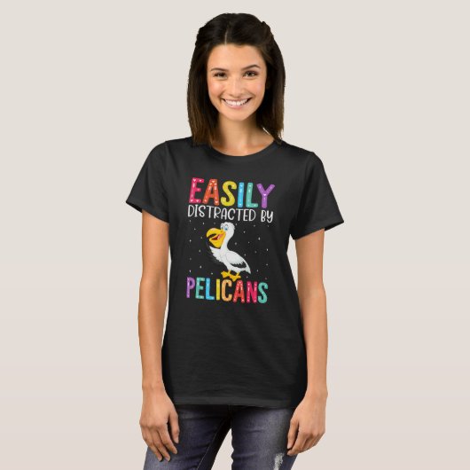 Easily Distracted By Pelicans Pelican T-shirt (Voorkant volledig)