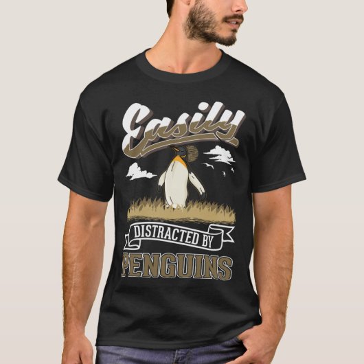 Easily distracted by Penguins T-shirt (Voorkant)