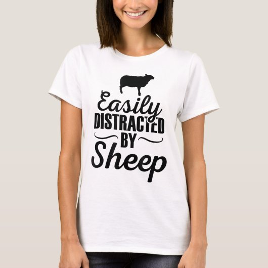 Easily Distracted by Sheep Funny Design T-shirt (Voorkant)