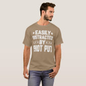 Easily Distracted By Shot Put Funny Shot Puthrower T-shirt (Voorkant volledig)
