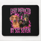 Easily Distracted By Six Seven 67 Meme Dachshund W Muismat (Voorkant)