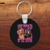 Easily Distracted By Six Seven 67 Meme Dachshund W Sleutelhanger (Voorkant)