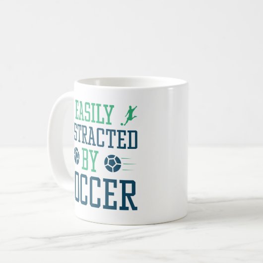 Easily Distracted By Soccer Koffiemok (Voorkant links)