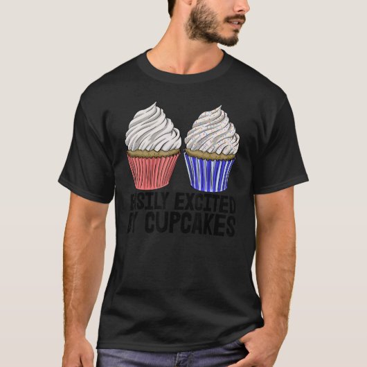 Easily Excited By The Cupcakes Men Baking Muffins T-shirt (Voorkant)