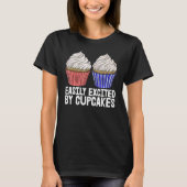 Easily Excited By The Cupcakes Men Baking Muffins T-shirt (Voorkant)