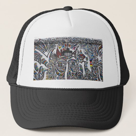 East Berlin Wall Graffiti Trucker Pet (Voorkant)
