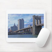 East River: Brooklyn Bridge en Municipal Building Muismat (Met muis)