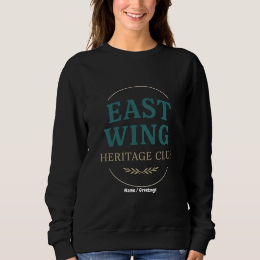 East Wing Heritage Club — Vintage Retro Emblem Trui (Voorkant)