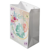 Easter egg with bunny on top in floral ring medium cadeauzakje (Achterkant Gekanteld)