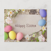 Easter Eggs and Note on Wooden Background Feestdagenkaart (Voorkant)