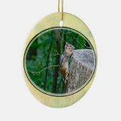 Eastern Chipmunk op Stump Keramisch Ornament (Rechts)