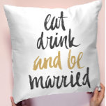 Eat Drink Be Married Kussen<br><div class="desc">"Eat Drink and be Married" Maak een modern goud- en zwart typografische ontwerp op witte achtergrond</div>