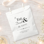 Eat Drink en be 60 Funky Retro 60th Birthday Bedankzakje<br><div class="desc">Het wordt een hapje van een 60e verjaardagsfeestje.. dus dank je gasten voor deze funky retro Eat,  Drink & Be 60! gunstzakken gevuld met goodies. Overeenkomende partijbenodigdheden beschikbaar.</div>