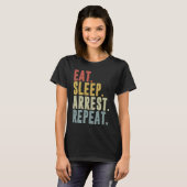 Eat Sleep Arrest Repeat  Police Officer Arresting T-shirt (Voorkant volledig)