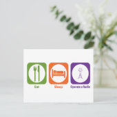 Eat Sleep een radio bedienen Briefkaart (Staand voorkant)