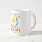 Eat Sleep Golf Repeat Kampioenen Golf Grote Koffiekop (Voorkant rechts)
