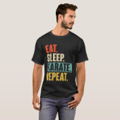 Eat Sleep Karate Herhaal Retro  Karate T-shirt (Voorkant volledig)